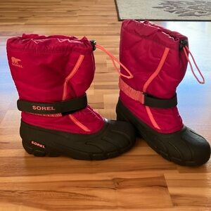Sorel winter boots size 6 like new worn twice